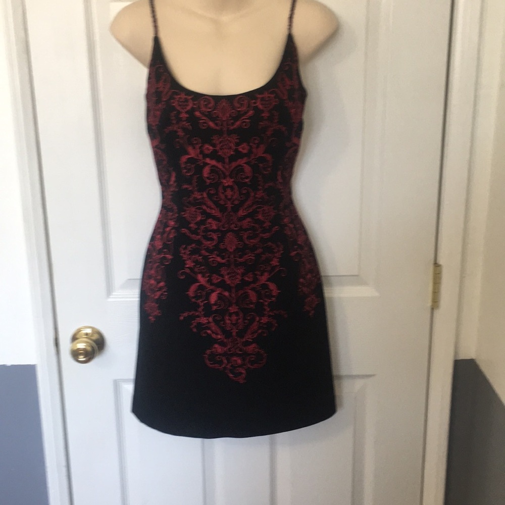NWOT Maggy Londan black and red embroidereddressS6